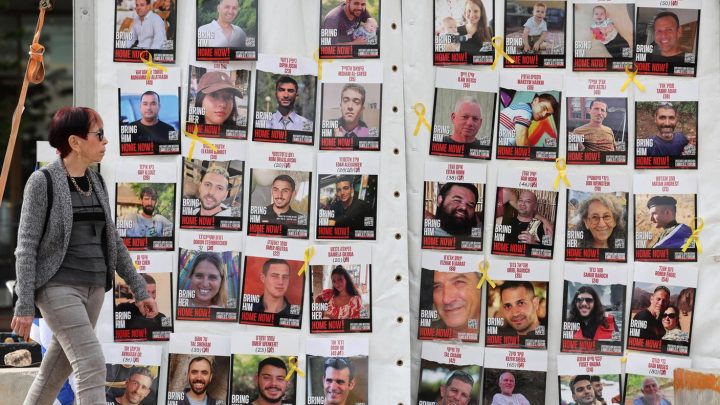 Ostaggi, oggi la liberazione dei 20 superstiti