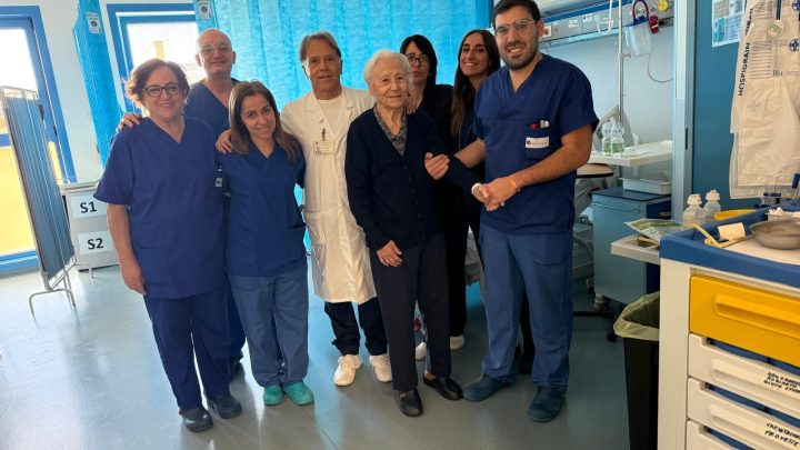 A 100  anni sconfigge un ictus e torna a casa