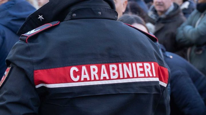 Marano, schiacciato dalla sua auto salvato dai Carabinieri