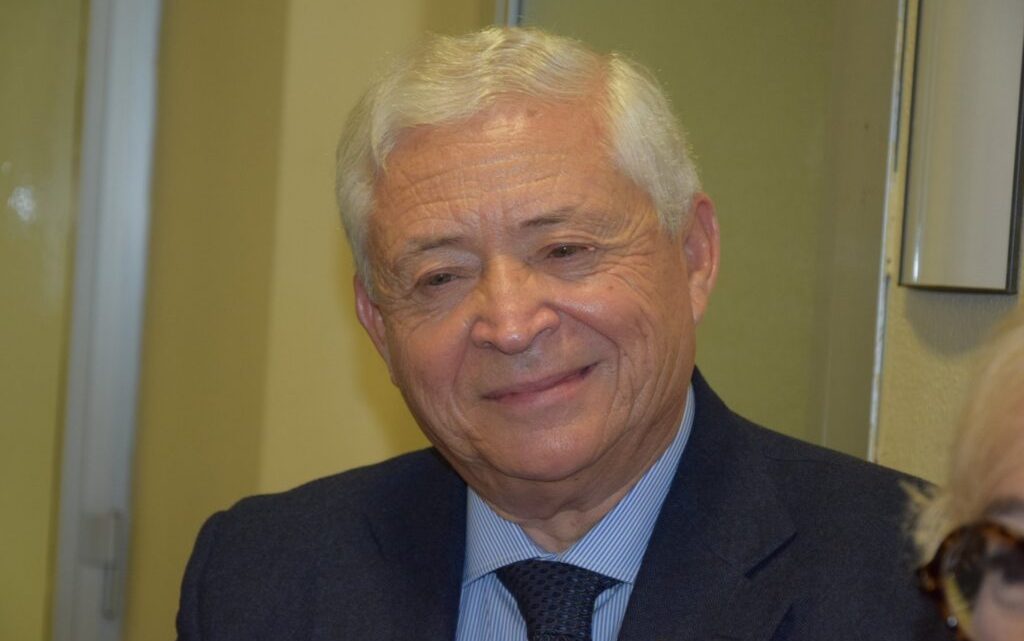 Saluto di Martino a Postiglione ex dg della sanità regionale e polemiche
