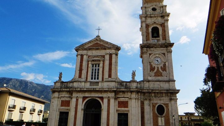 Una grande folla ai funerali di Ginevra, la neonata morta in ospedale