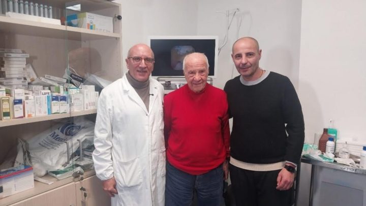Tumore alla laringe in fase avanzata: intervento mini-invasivo salva paziente al Ruggi