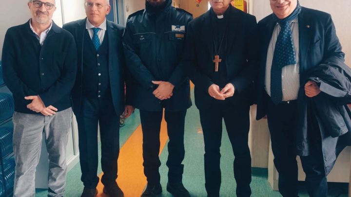 Il Cardinale di Napoli Don Mimmo Battaglia in visita all’ ospedale dei Tumori Pascale