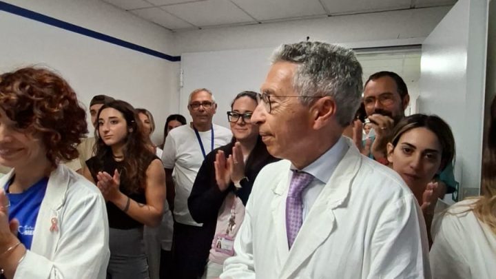 All’ Ospedale del Mare, donati quadri e la “Campanella del sollievo”