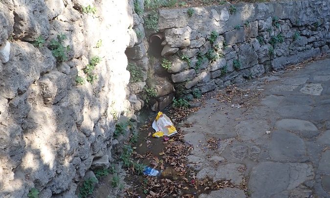 Sorrento, il WWF denuncia: “Liquami sulla strada dei Bagni della Regina Giovanna da oltre due settimane”