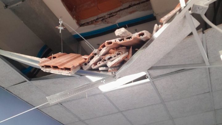 Ospedale di Battipaglia, crolla un soffitto ma nessun danno alle persone