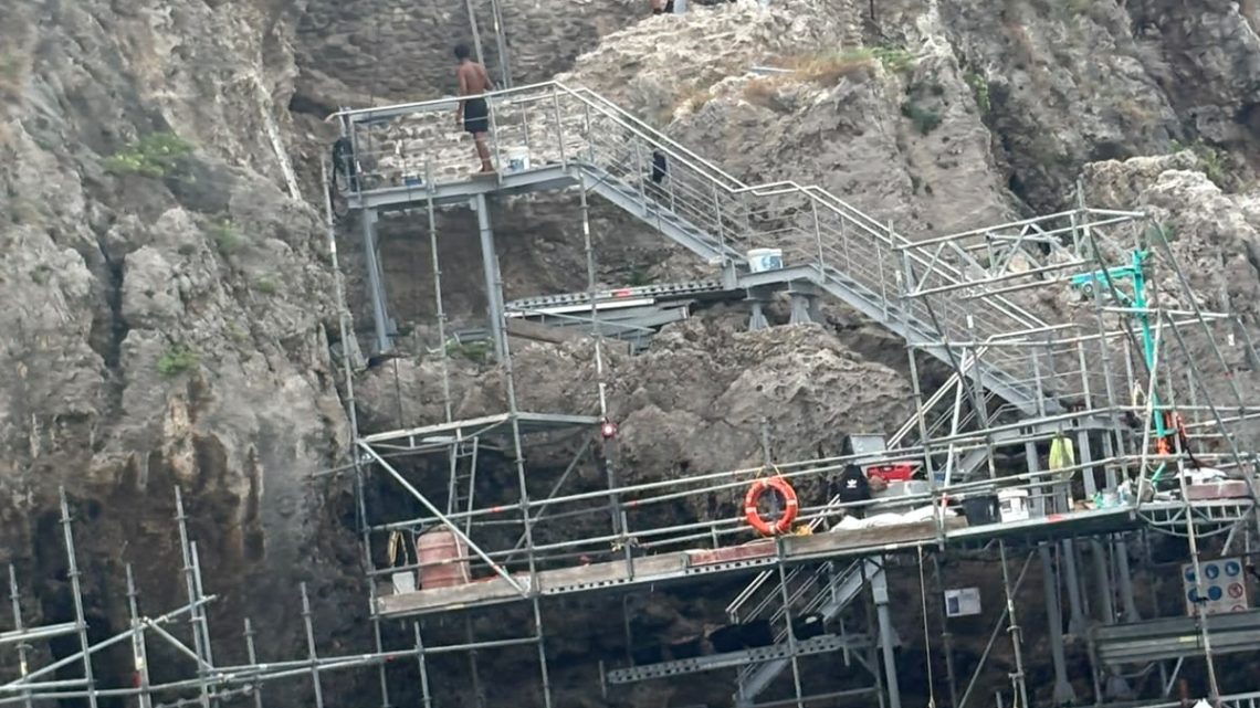 L’Ischitiello di Eduardo, oggi la casa vacanza più cara d’Italia: 300mila euro a settimana tra ruderi romani e nuovi approdi