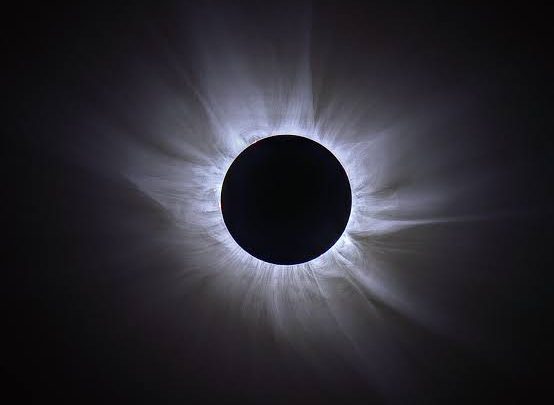 Stasera l’eclissi, Sbordone: spettacolo da non perdere ma non mettiamo a rischio gli occhi