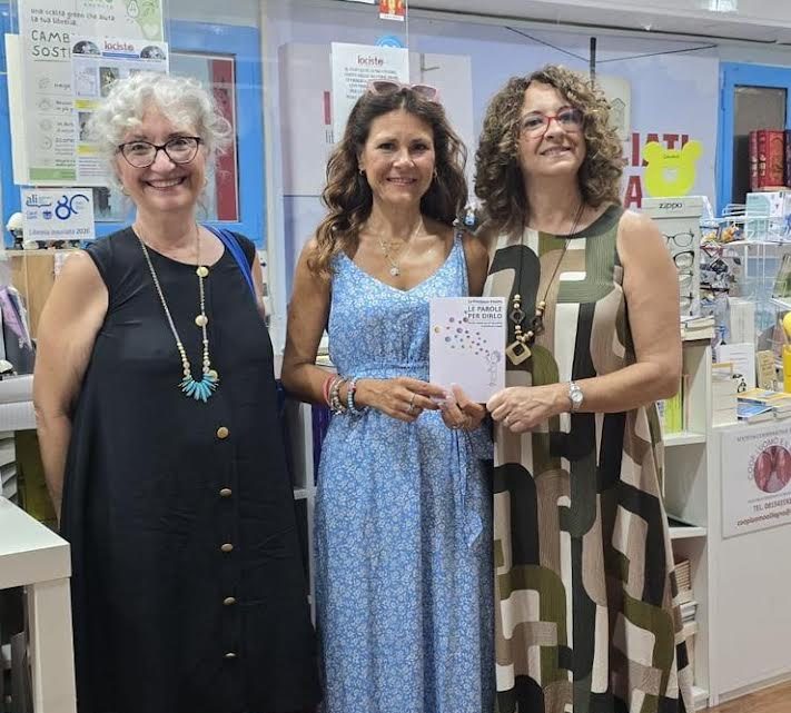 Napoli, la rivoluzione dei sentimenti riempie la libreria Iocisto: il manuale “Le parole per dirlo” conquista docenti e studenti