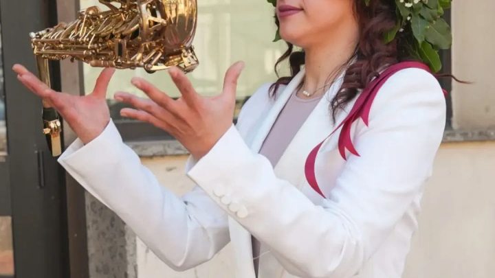 Dalla danza al sax, la storia di Erika Aiello: una passione nata in famiglia e diventata musica